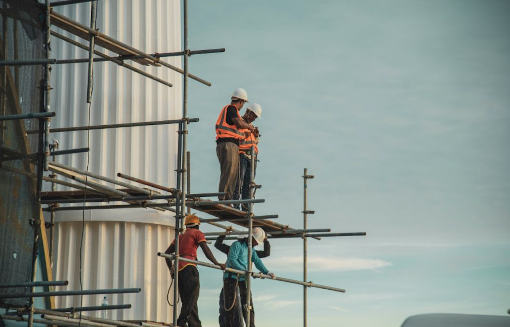 Construction workers at height risking concussion